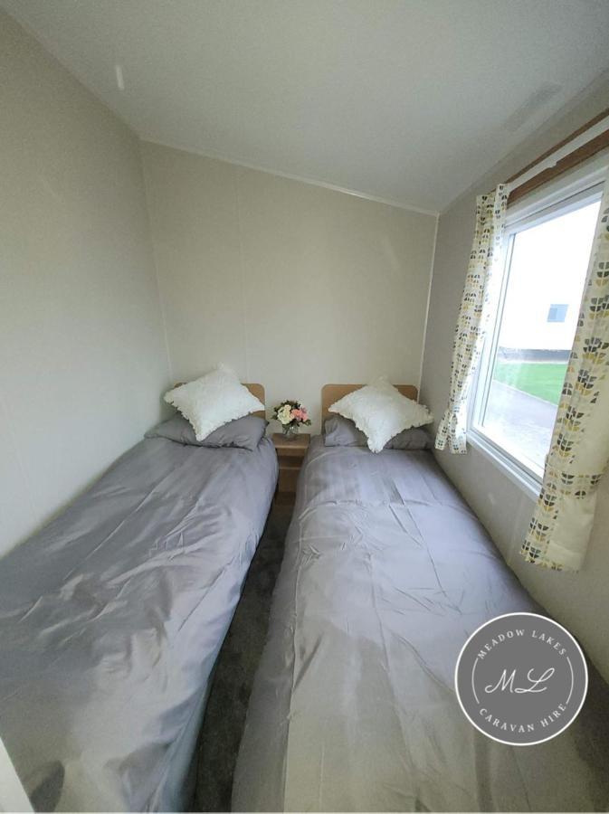 Palm Grove 181- Golden Palm - Pet Friendly, Wifi, Central Heating, Bed Linen - Meadow Lakes Caravan & Lodge Hire 채플 세인트 레오나즈 외부 사진